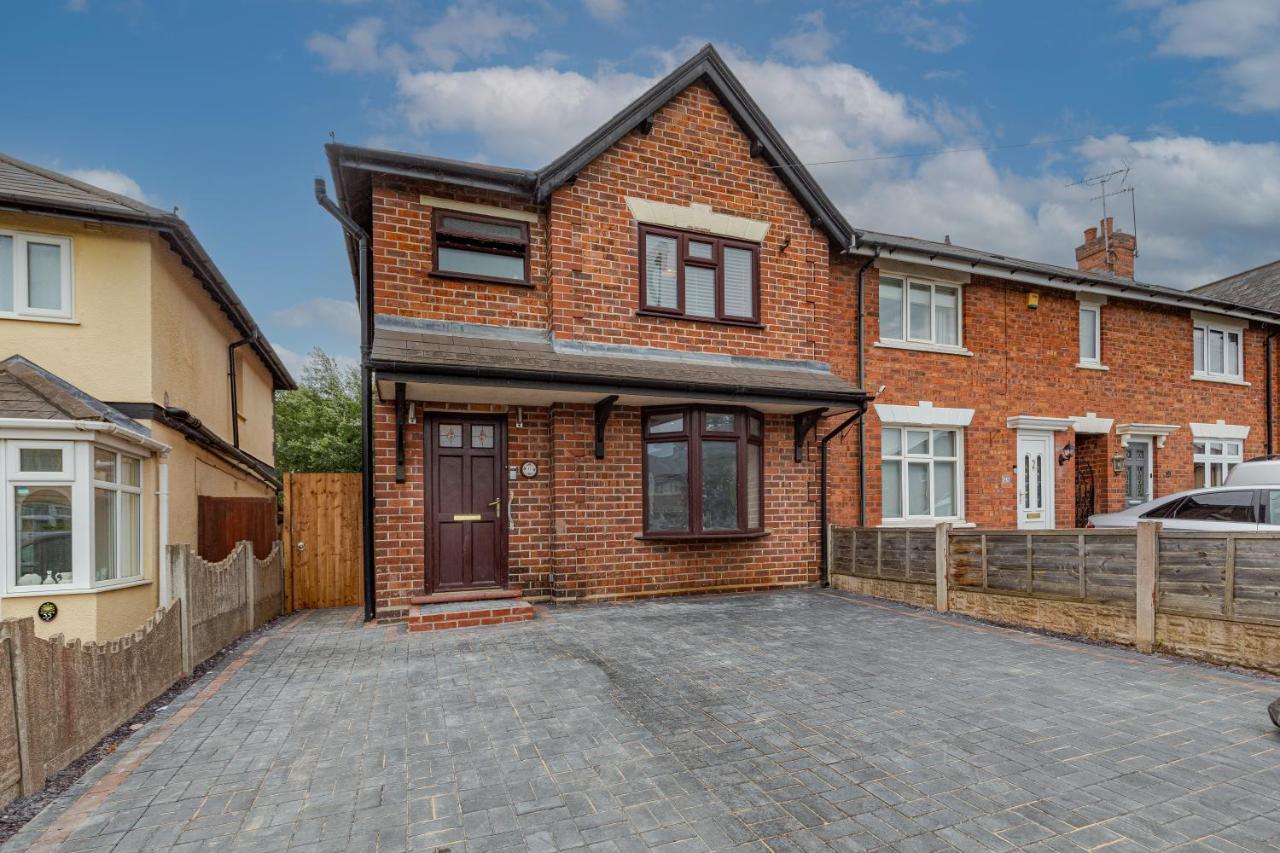 Walsall - 4 Bedroom House, Wi-Fi, Garden , Sleeps 8 - Jrr Stays Bescot エクステリア 写真