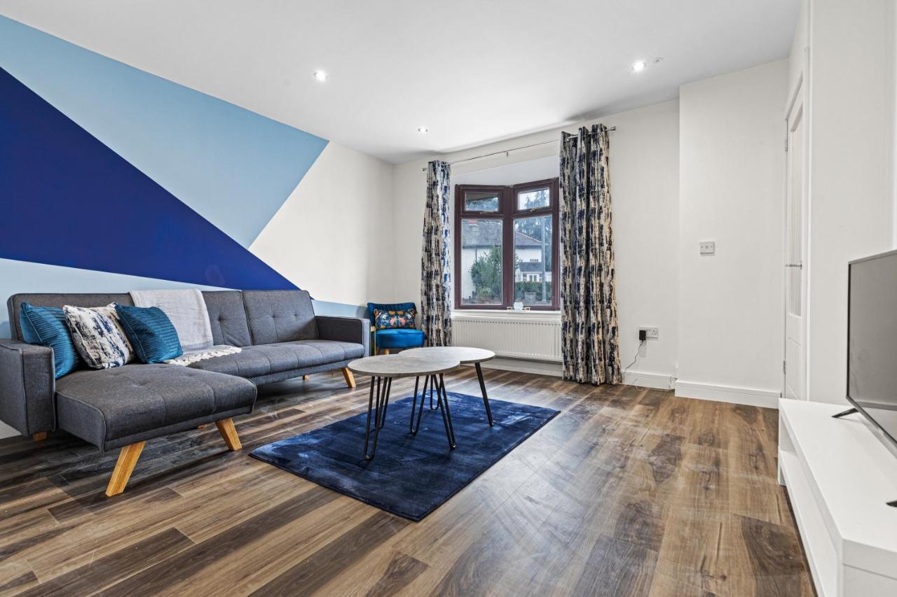 Walsall - 4 Bedroom House, Wi-Fi, Garden , Sleeps 8 - Jrr Stays Bescot エクステリア 写真